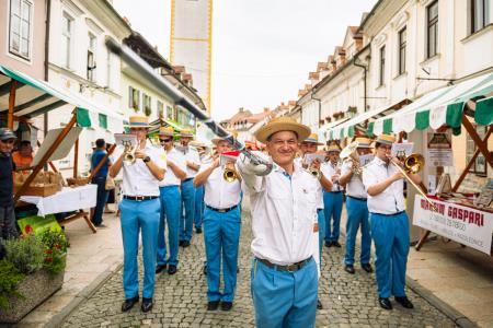 Povorka ob dnevih narodnih noš in oblačilne dedščine (92)